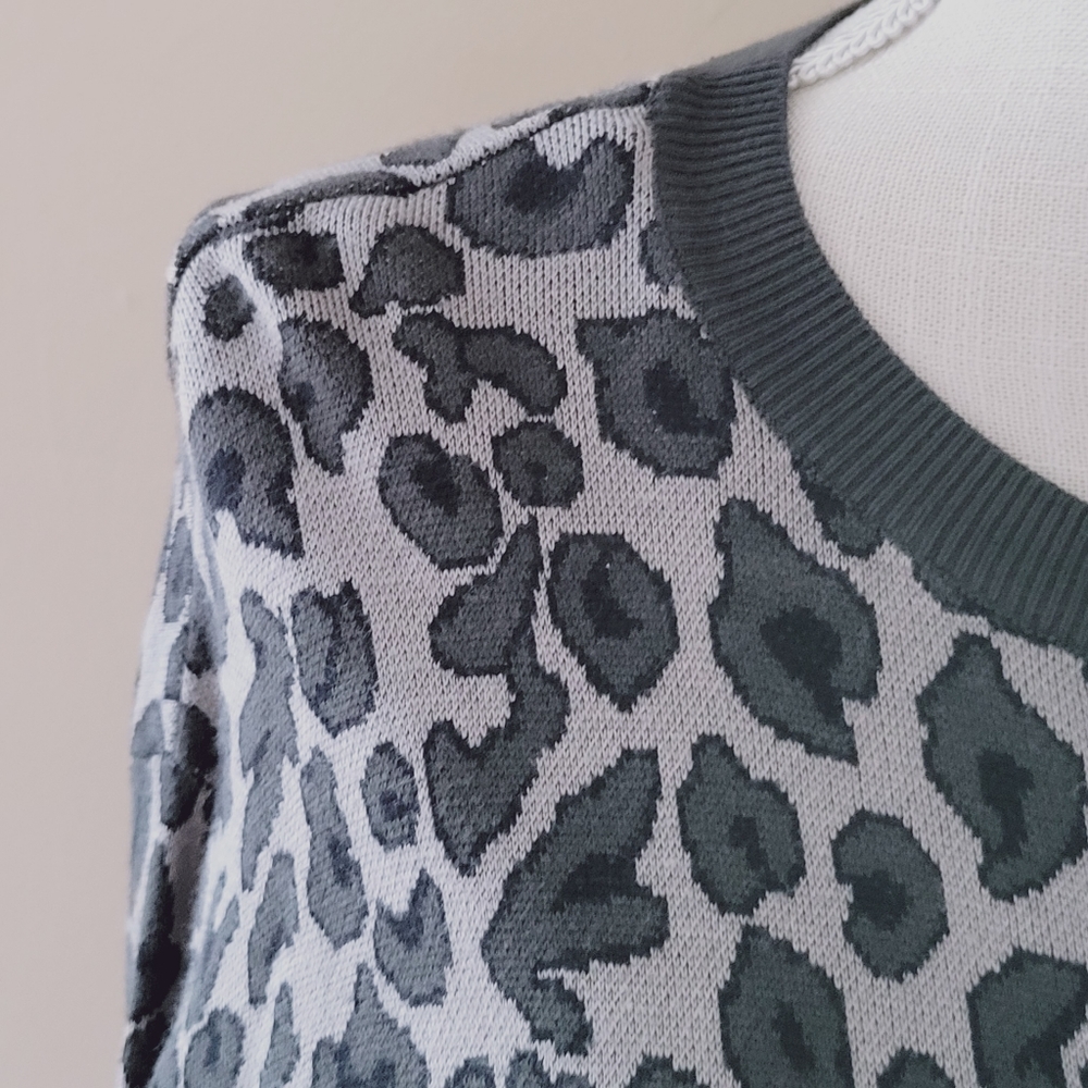 Isaac Mizrahi Leopard Print Sweater Size S - image 3